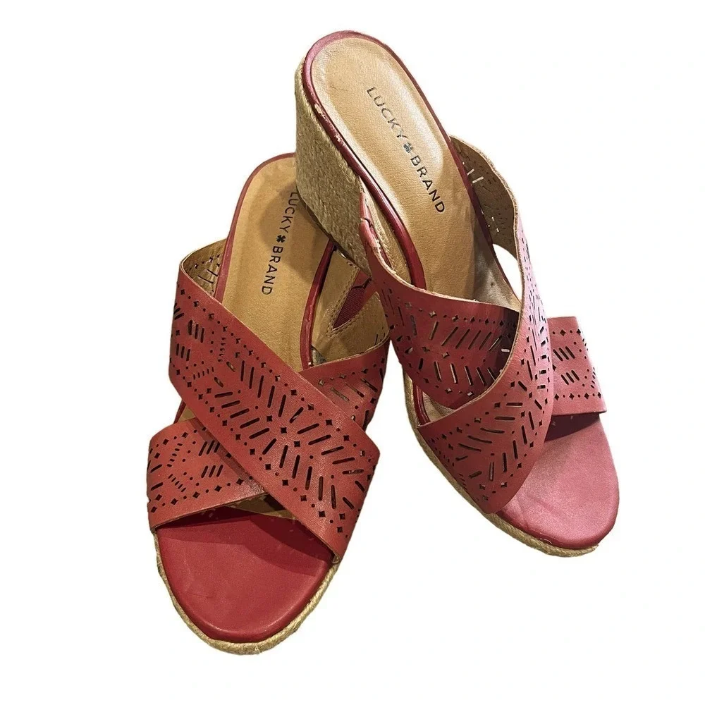 Lucky Brand NWOB Keela Rosewood Open Toe Leather Slip On Wedge Sandals Size 9.5